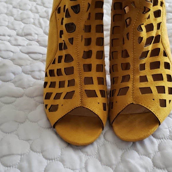 Size 8, Cape Robbin Thigh High Boot - Picture 3 of 4